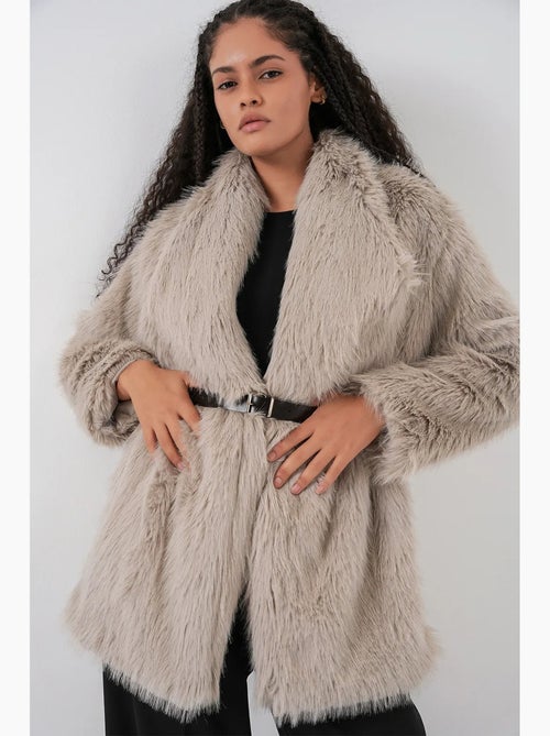 Cappotto lungo oversize in pelliccia sintetica con cintura bdart - Kiabi Cappotto lungo oversize in pelliccia sintetica con cintura bdart - Kiabi