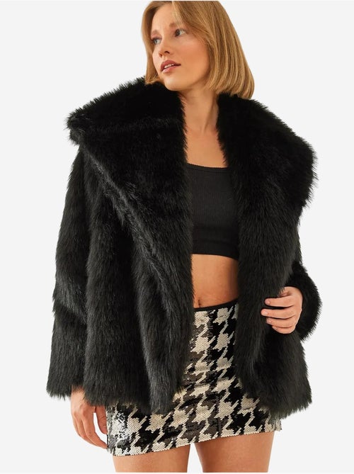 Cappotto oversize in pelliccia sintetica lucci - Kiabi Cappotto oversize in pelliccia sintetica lucci - Kiabi