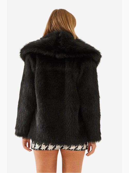 Cappotto oversize in pelliccia sintetica lucci - Kiabi Cappotto oversize in pelliccia sintetica lucci - Kiabi