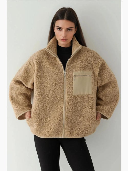 Cappotto oversize in peluche con colletto con zip hiccup - Kiabi Cappotto oversize in peluche con colletto con zip hiccup - Kiabi