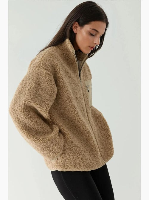Cappotto oversize in peluche con colletto con zip hiccup - Kiabi Cappotto oversize in peluche con colletto con zip hiccup - Kiabi