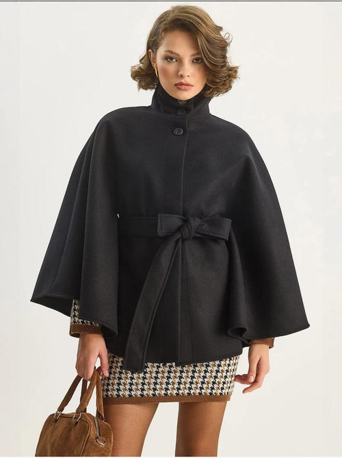 Cappotto poncho con chiusura a laccio lucci - Kiabi Cappotto poncho con chiusura a laccio lucci - Kiabi