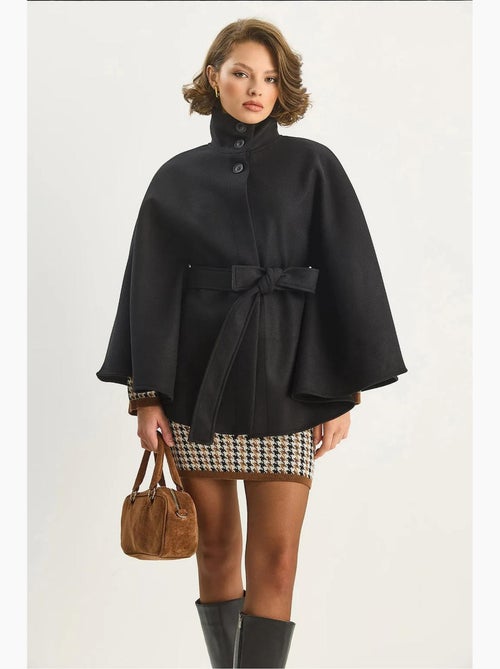 Cappotto poncho con chiusura a laccio lucci - Kiabi Cappotto poncho con chiusura a laccio lucci - Kiabi