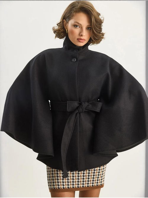 Cappotto poncho con chiusura a laccio lucci - Kiabi Cappotto poncho con chiusura a laccio lucci - Kiabi
