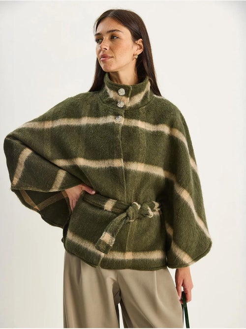 Cappotto testurizzato con colletto da giacca e dettaglio cintura lucci - Kiabi Cappotto testurizzato con colletto da giacca e dettaglio cintura lucci - Kiabi