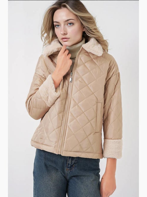 Cappotto trapuntato con dettagli in pelliccia sintetica bdart - Kiabi Cappotto trapuntato con dettagli in pelliccia sintetica bdart - Kiabi