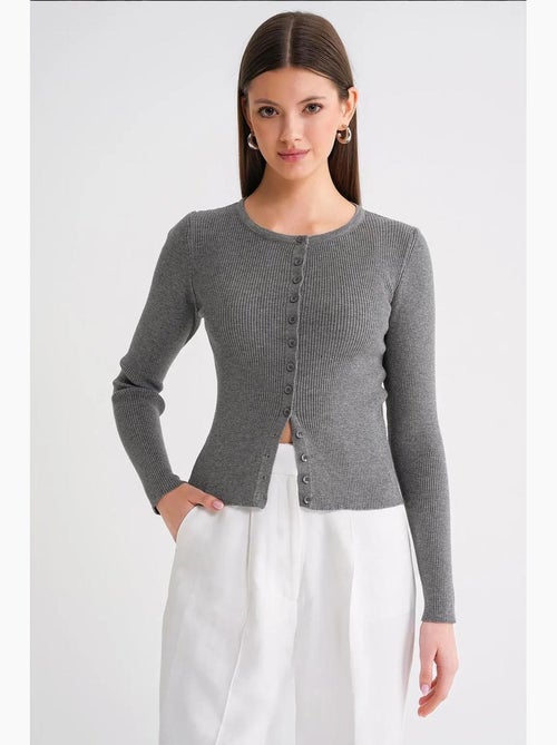 Cardigan a costine slim fit con bottoni mixray - Kiabi Cardigan a costine slim fit con bottoni mixray - Kiabi