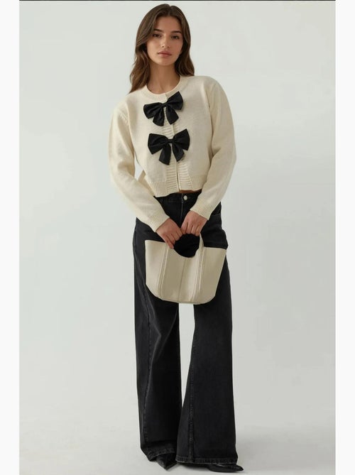 Cardigan a maglia spessa con girocollo e dettaglio fiocco hiccup - Kiabi Cardigan a maglia spessa con girocollo e dettaglio fiocco hiccup - Kiabi