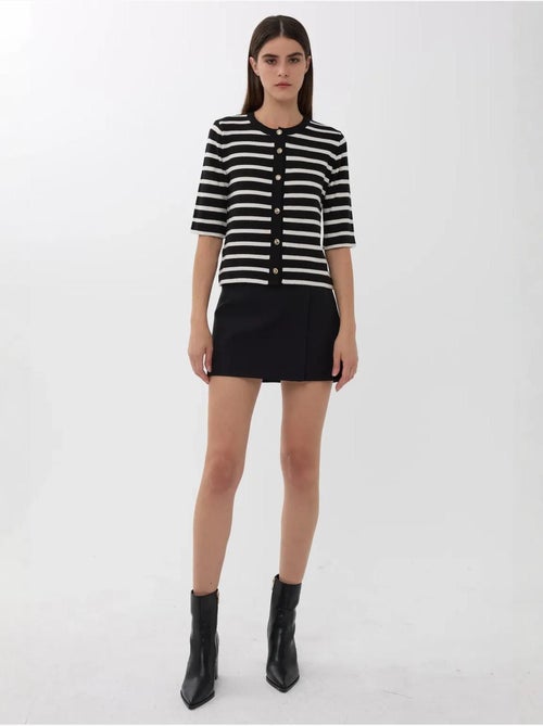 Cardigan a righe a maniche corte con bottoni hiccup - Kiabi Cardigan a righe a maniche corte con bottoni hiccup - Kiabi