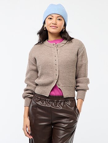 Cardigan abbottonato in maglia spessa