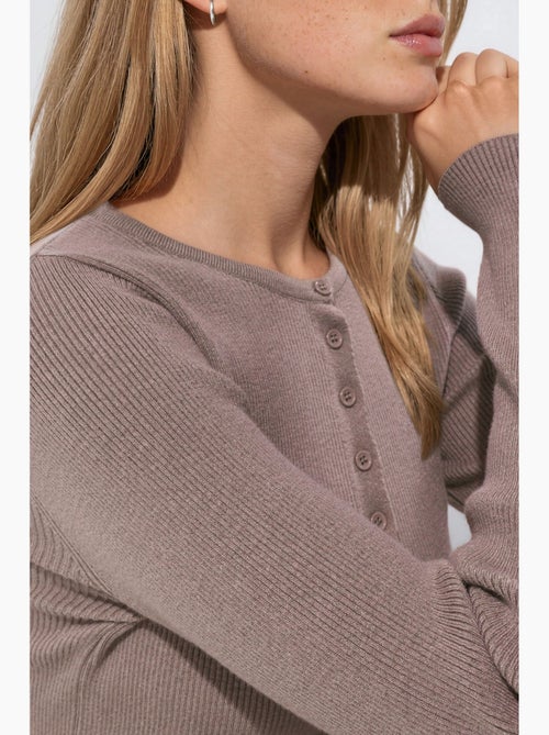 Cardigan con maniche lunghe e bottoni hiccup - Kiabi Cardigan con maniche lunghe e bottoni hiccup - Kiabi
