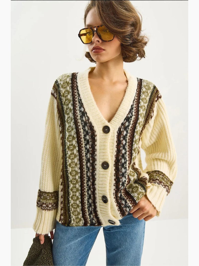 Cardigan con stampa etnica, scollo a v, maniche lunghe e chiusura con bottoni lucci Crema - Kiabi