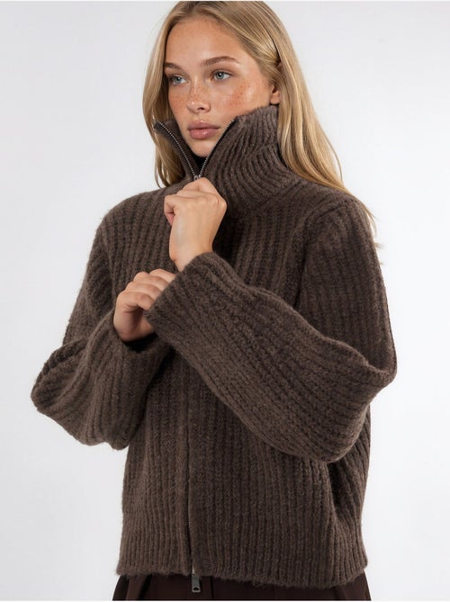 Cardigan con zip a collo alto in maglia spessa testurizzata hiccup - Kiabi Cardigan con zip a collo alto in maglia spessa testurizzata hiccup - Kiabi