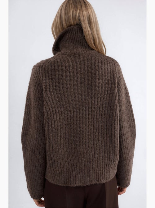 Cardigan con zip a collo alto in maglia spessa testurizzata hiccup - Kiabi Cardigan con zip a collo alto in maglia spessa testurizzata hiccup - Kiabi