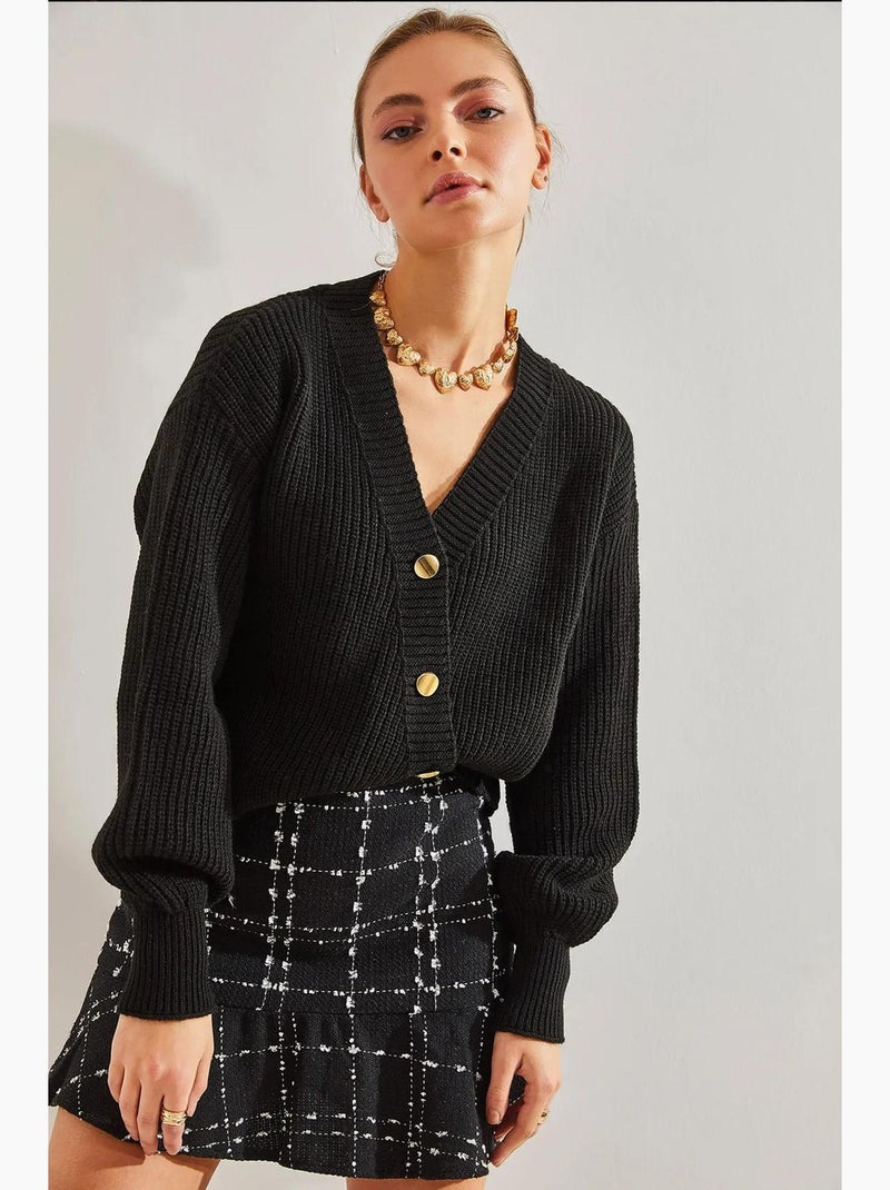 Cardigan corto in maglia a coste con scollo a v e bottoni color oro lucci Nero - Kiabi