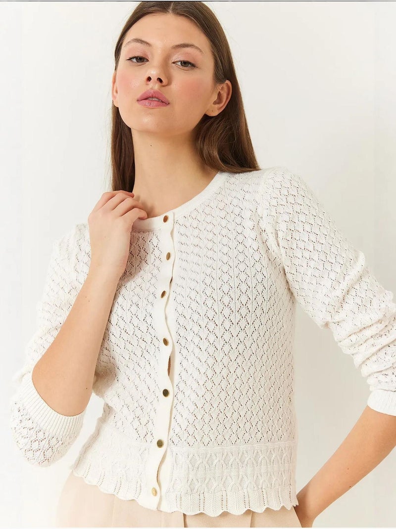 Cardigan in maglia a maniche lunghe con bottoni traforati lucci Bianco - Kiabi