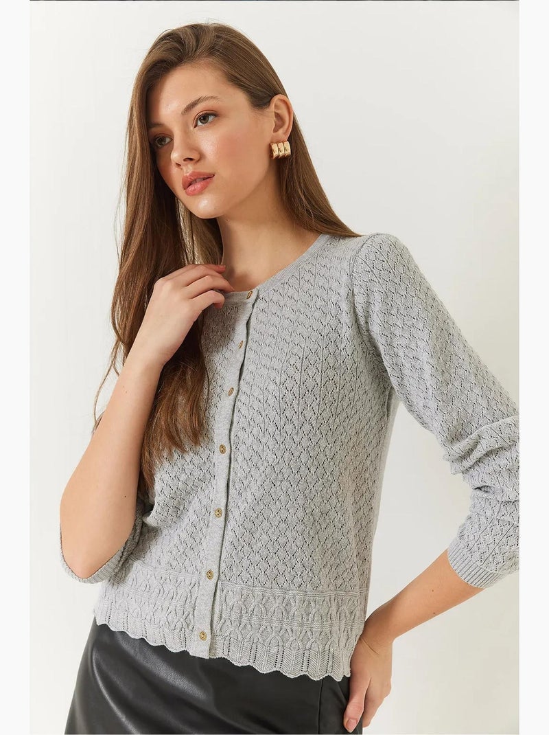 Cardigan in maglia a maniche lunghe con bottoni traforati lucci Grigio - Kiabi