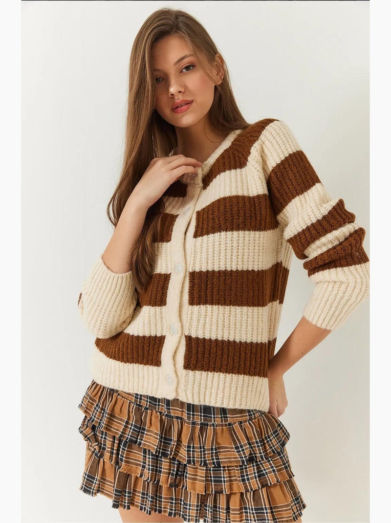 Cardigan in maglia a righe con bottoni lucci Marrone - Kiabi