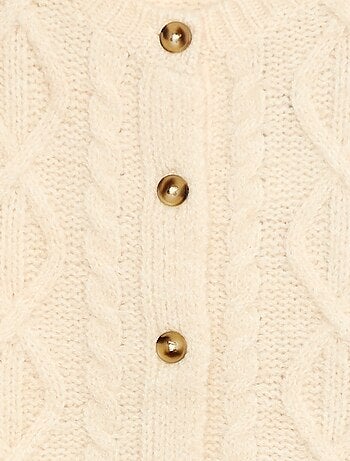 Cardigan in maglia a trecce con apertura abbottonata