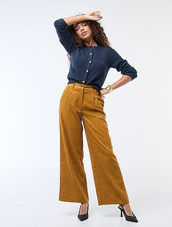 Cardigan in maglia con bottoni dorati