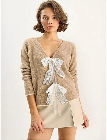 Cardigan in maglia con scollo a v e chiusura con laccetti in pizzo lucci