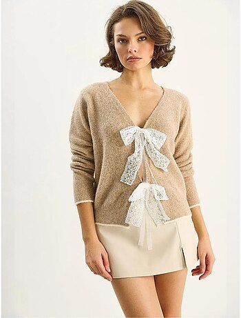 Cardigan in maglia con scollo a v e chiusura con laccetti in pizzo lucci