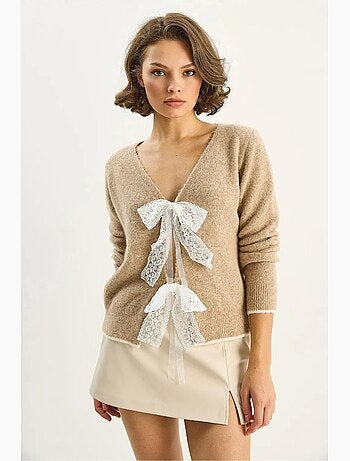 Cardigan in maglia con scollo a v e chiusura con laccetti in pizzo lucci