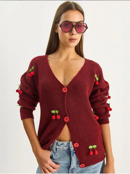 Cardigan in maglia con scollo a v e ricamo frutta lucci - Kiabi Cardigan in maglia con scollo a v e ricamo frutta lucci - Kiabi