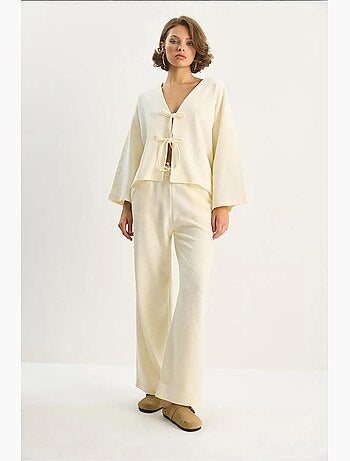 Cardigan in maglia con scollo a v e set di pantaloni a gamba ampia lucci