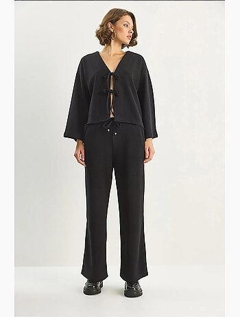 Cardigan in maglia con scollo a v e set di pantaloni a gamba ampia lucci