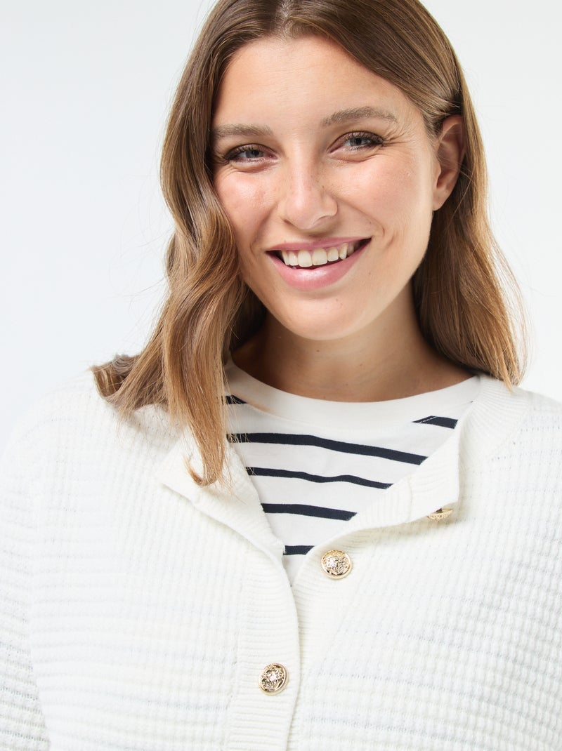 Cardigan in maglia goffrata con bottoni dorati Beige - Kiabi