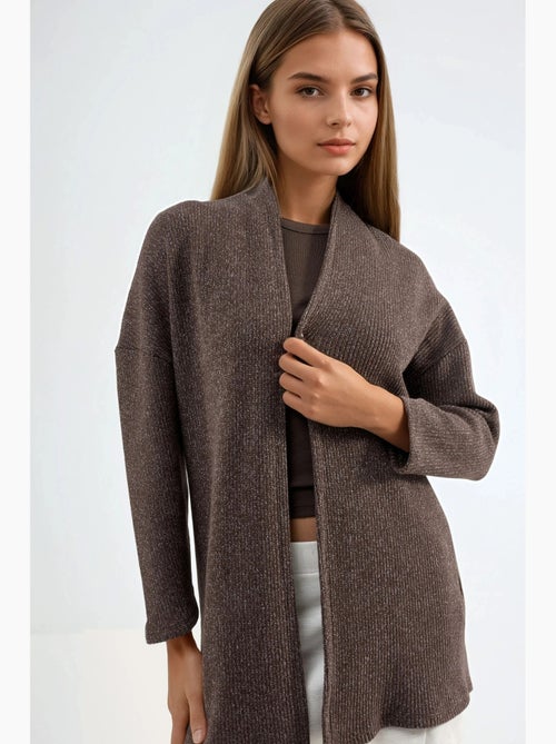 Cardigan lungo a coste in maglia con colletto aperto busem - Kiabi Cardigan lungo a coste in maglia con colletto aperto busem - Kiabi