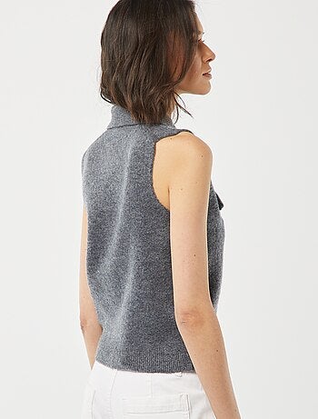 Cardigan senza maniche con tasche sul petto