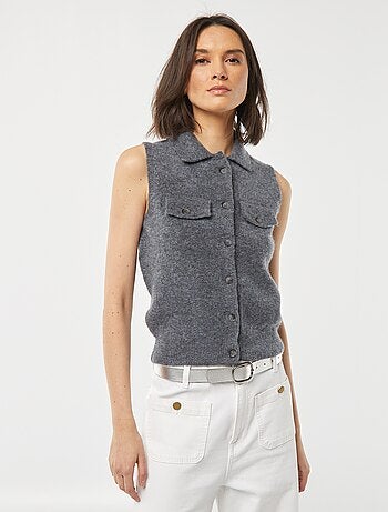 Cardigan senza maniche con tasche sul petto