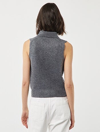 Cardigan senza maniche con tasche sul petto