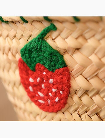 Cestino di fragole ricamato