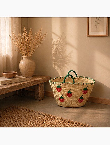 Cestino di fragole ricamato