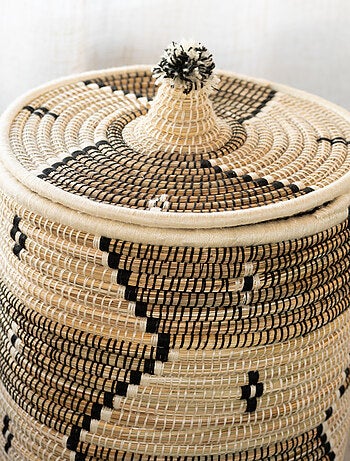 Cesto per il bucato con motivi etnici in fibre naturali