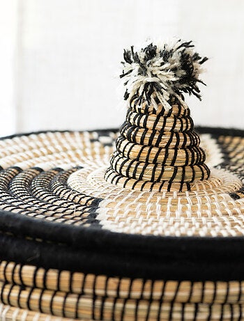 Cesto per il bucato con motivi etnici in fibre naturali