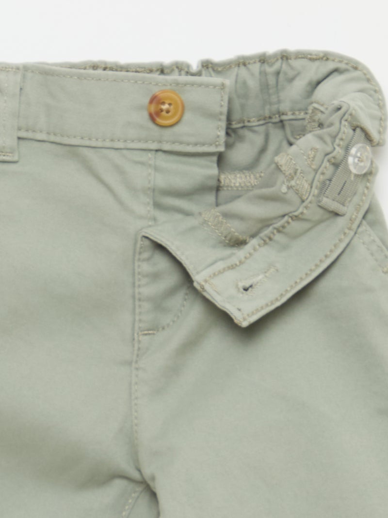Chino dritto in cotone stretch Verde - Kiabi