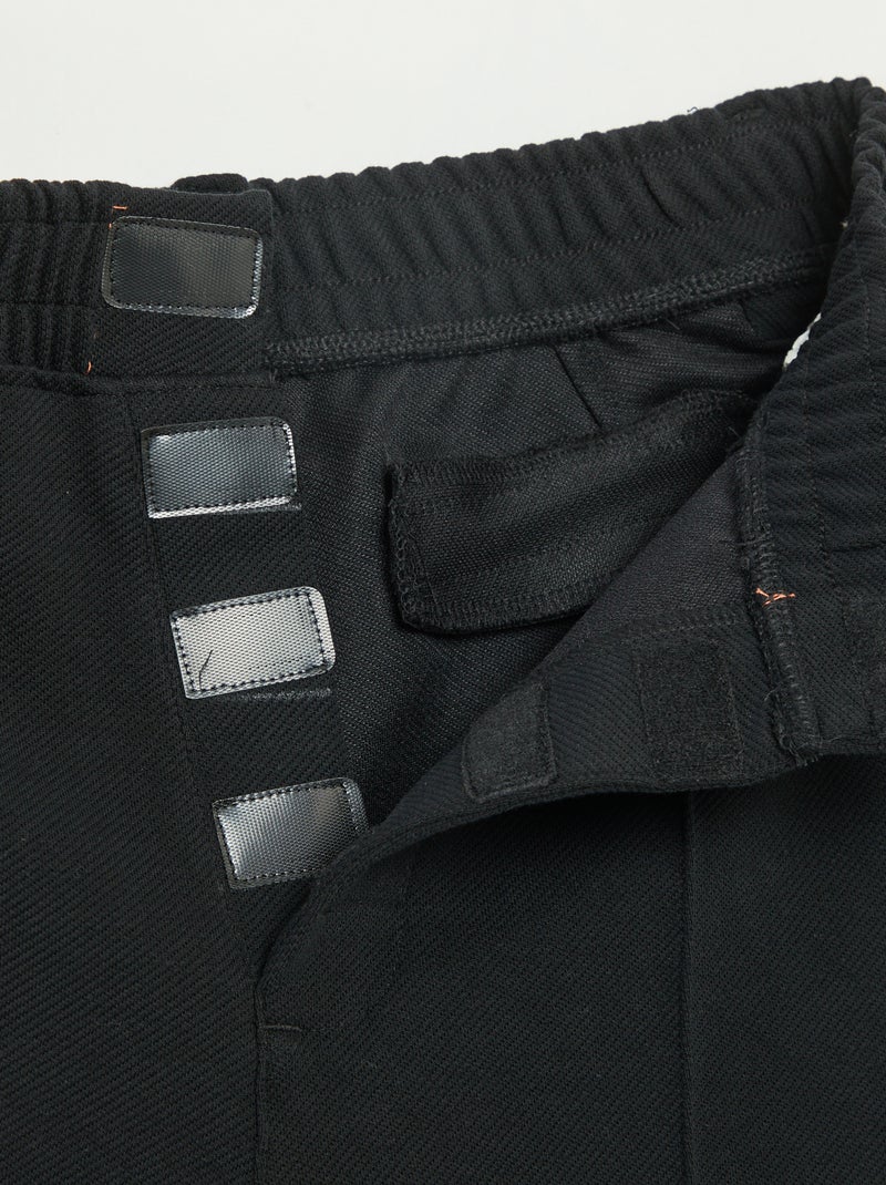 Chino regular a tinta unita - collezione facile da indossare Nero - Kiabi