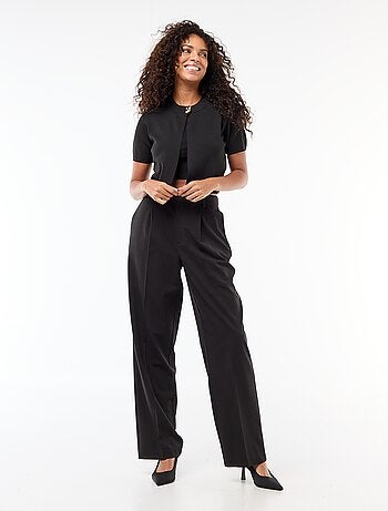 Chiusura con gioiello dorato al collo