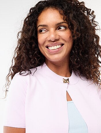 Chiusura con gioiello dorato al collo