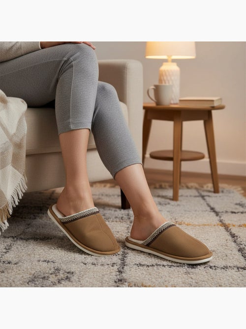 Ciabatte donna tinta unita ozabi in similsuede, bordo intrecciato - Kiabi Ciabatte donna tinta unita ozabi in similsuede, bordo intrecciato - Kiabi