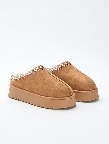 Ciabatte mules in simil suede con dettagli