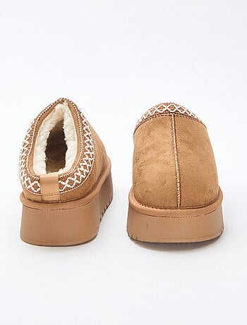 Ciabatte mules in simil suede con dettagli