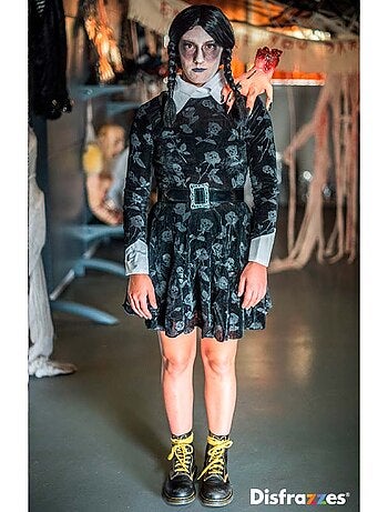 Classico costume da ragazza sinistra