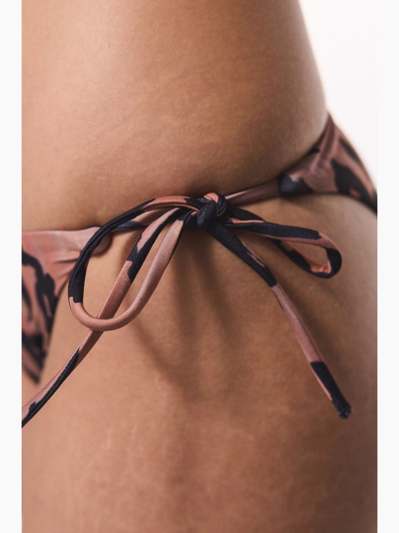 Clove slip bikini con stampa leopardata e laccetti penti Marrone - Kiabi