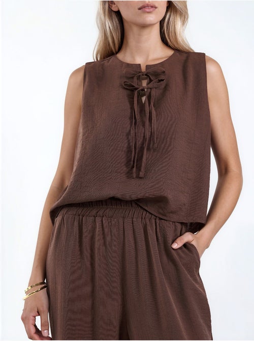 Completo con blusa senza maniche testurizzata e pantaloni a gamba ampia hiccup - Kiabi Completo con blusa senza maniche testurizzata e pantaloni a gamba ampia hiccup - Kiabi