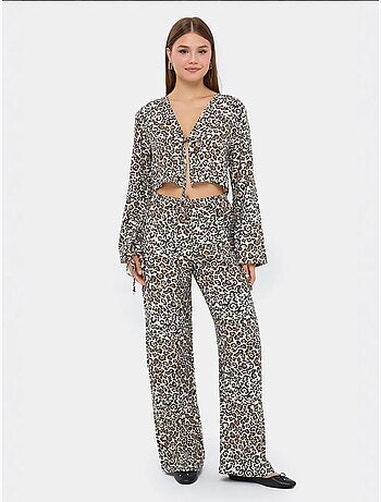 Completo coordinato con scollo a v e vita alta con stampa animalier hiccup